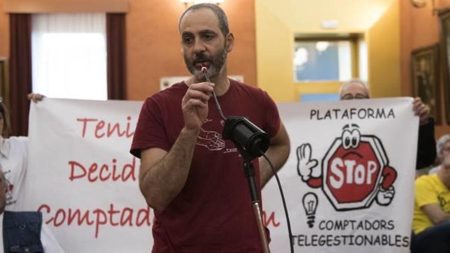 Pablo Solar adreçant-se als regidors fent ús del reglament de participació ciutadana