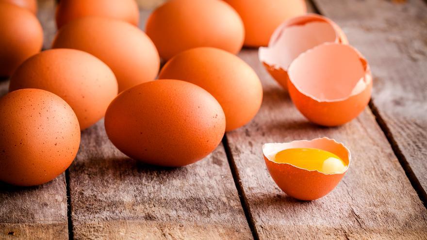 El grave error que cometemos en la nevera y puede estropear nuestros huevos