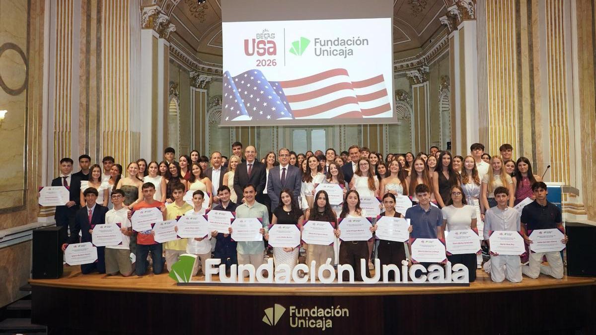 Foto de familia de la entrega de las Becas USA de la Fundación Unicaja.