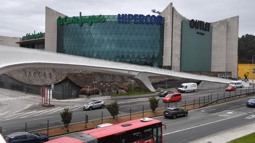 CORTE INGLÉS CORUÑA El Corte Inglés cerrará el 31 de julio el outlet y el  Hipercor de Marineda City