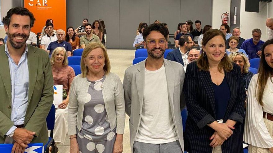 Por la izquierda, Pablo García, Amparo Antuña, Eduardo Pérez, Begoña López y Cristina Rojas. | LNE
