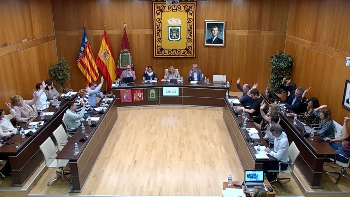 Una imagen del pleno municipal celebrado en Calp, donde se ha acordado el inicio de la modificación del PGOU.