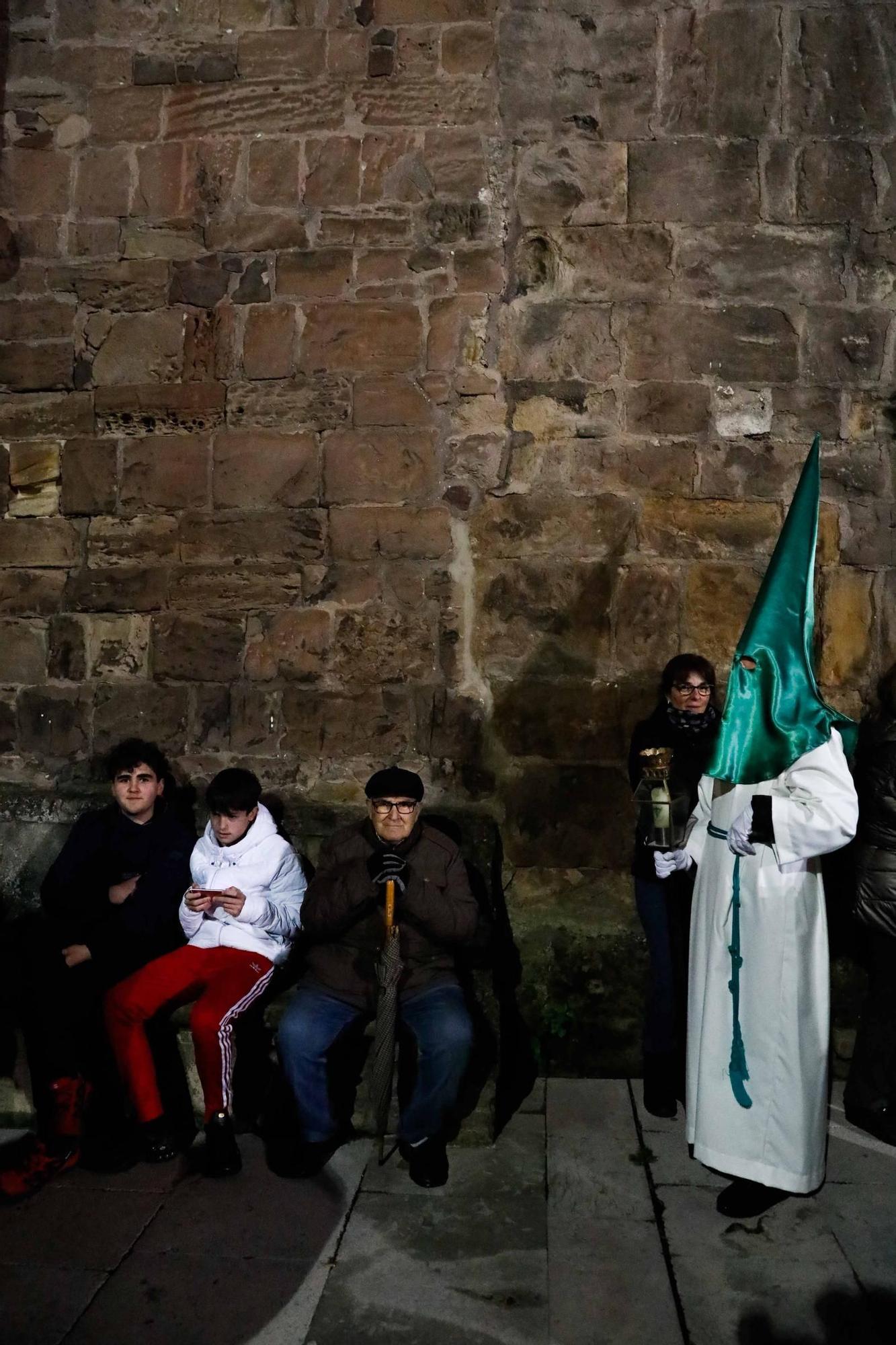 EN IMÁGENES: Avilés se llena en honor a Jesús de Medinacelli: así ha sido la procesión del Lunes Santo