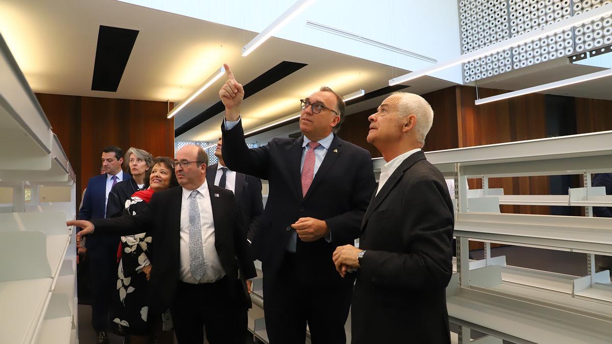 El ministro de Cultura entrega a la Junta la nueva Biblioteca del Estado