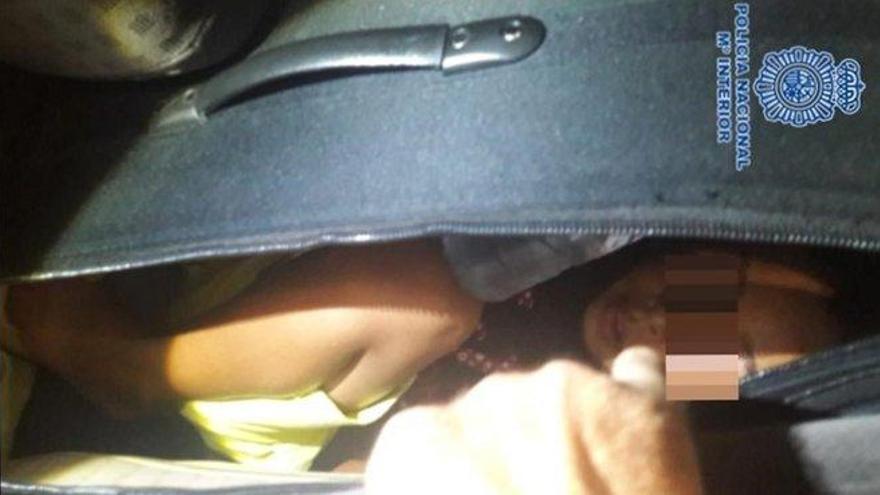 Detenidos en Melilla por intentar colar en un barco a un niño en una maleta