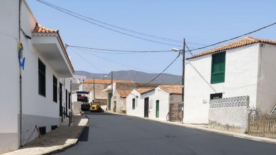 In execution the resurfacing of Benítez de Lugo street, in the BIC de la Villa