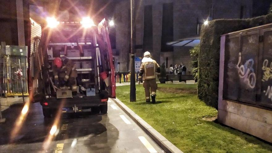 Una adolescente queda atrapada más de una hora en un columpio para bebés en Oviedo