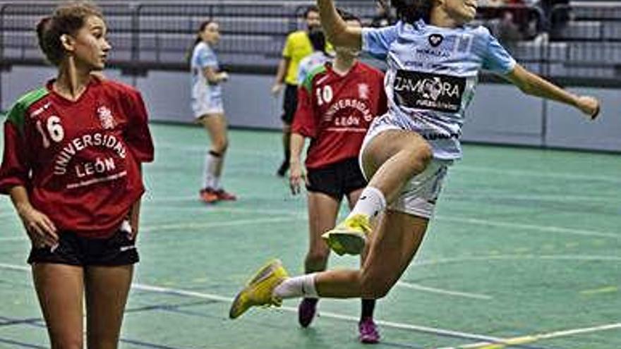 El sénior femenino del BM Zamora &quot;vuela&quot; ante Cleba León