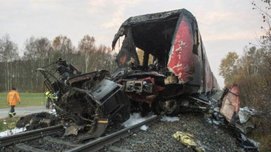 Al menos dos muertos al chocar un tren y un camión en Alemania