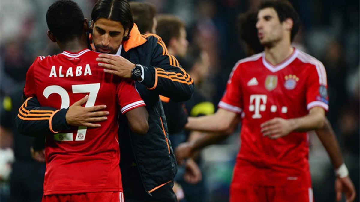 Alaba y Khedira se saludan tras el Bayern-Madrid de la pasada temporada