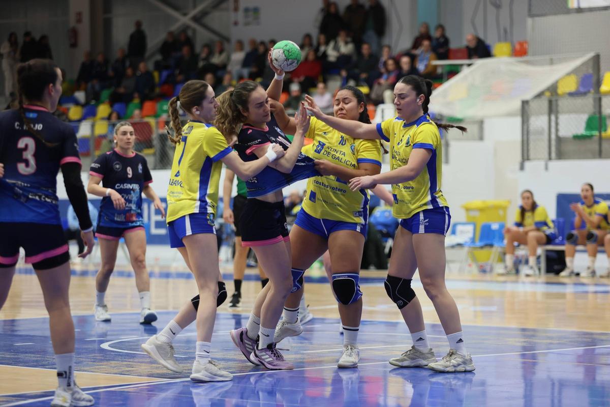 Imagen de un partido del AD Carballal esta temporada.