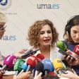 La vicepresidenta primera del Gobierno y ministra de Hacienda, María Jesús Montero, atiende a los medios de comunicación en Málaga.