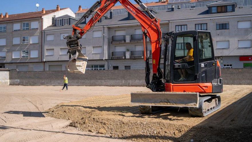 Xinzo comeza as obras para crear un aparcamento con 104 prazas