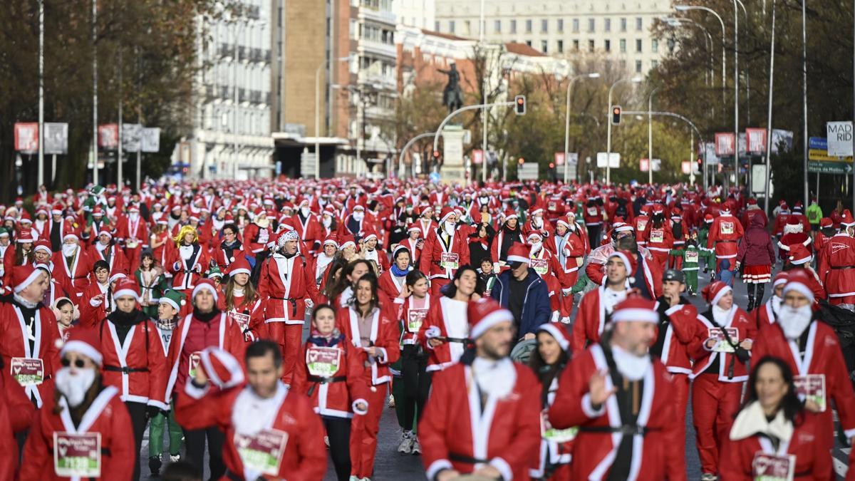 Nuevo récord: 11.000 Papá Noeles corren por las calles de Madrid