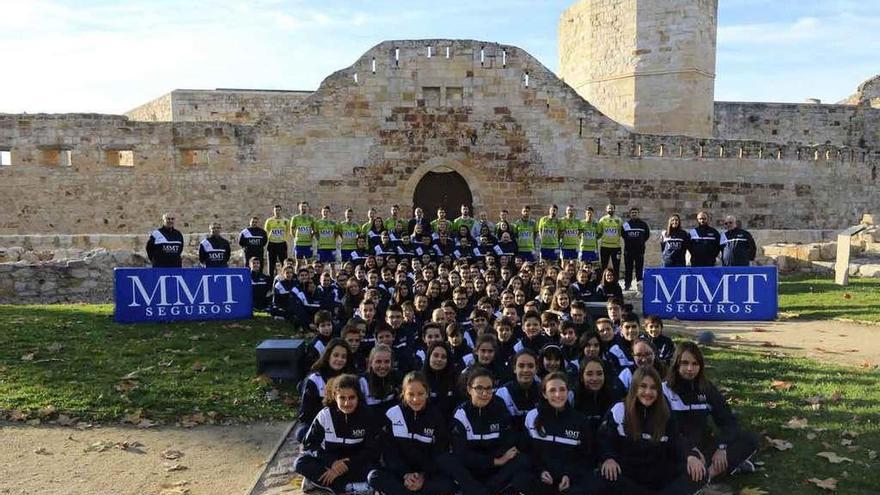 La familia del Balonmano Zamora ya tiene su foto de familia 2016-17