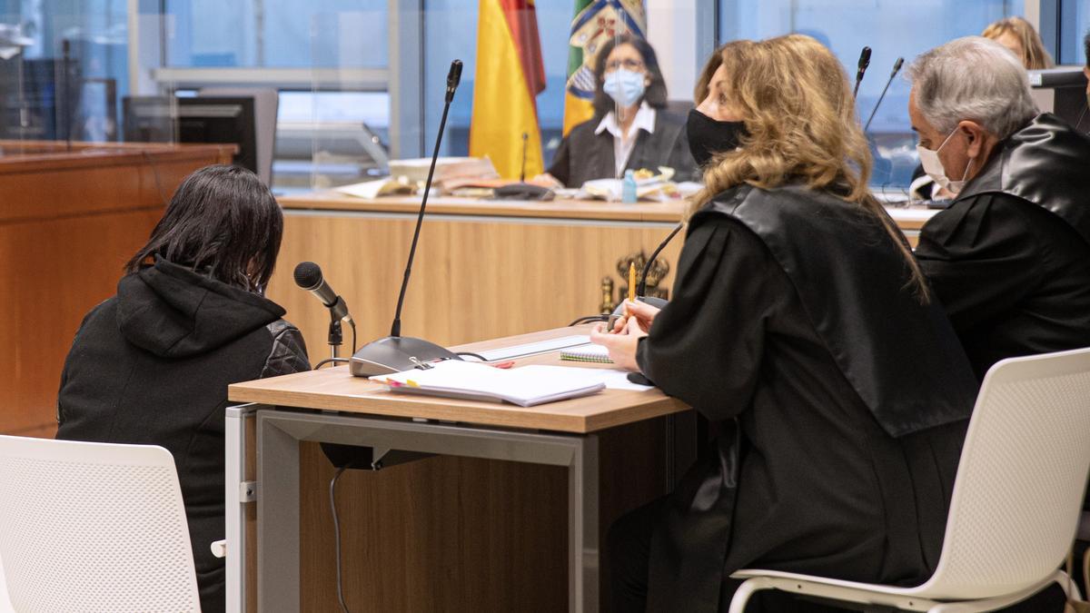 Juicio a la mujer acusada asesinar a su hija de 5 años en un hotel de Logroño.