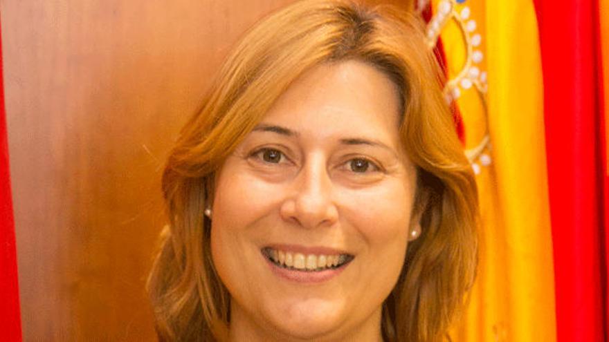 Ana Perles. concejala de Fiestas de Calp: «Aunque hayas visto las fiestas varias veces siempre aportan algo nuevo»