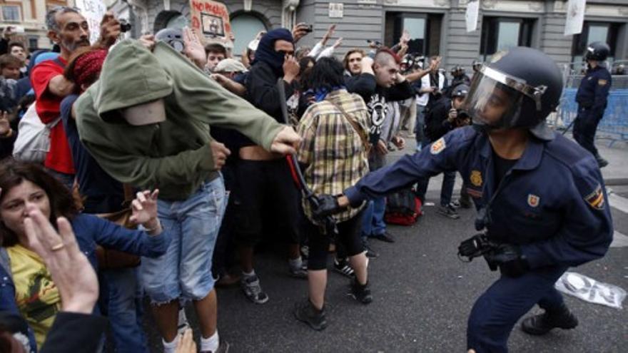 La Policía carga contra los manifestantes en el Congreso