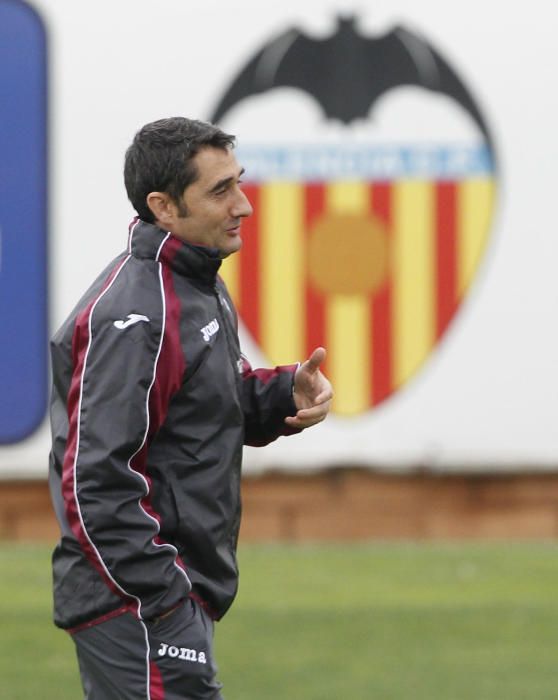 Valverde dirigió al Valencia en el segundo tramo de la temporada 2012-2013, alcanzando la quinta plaza.