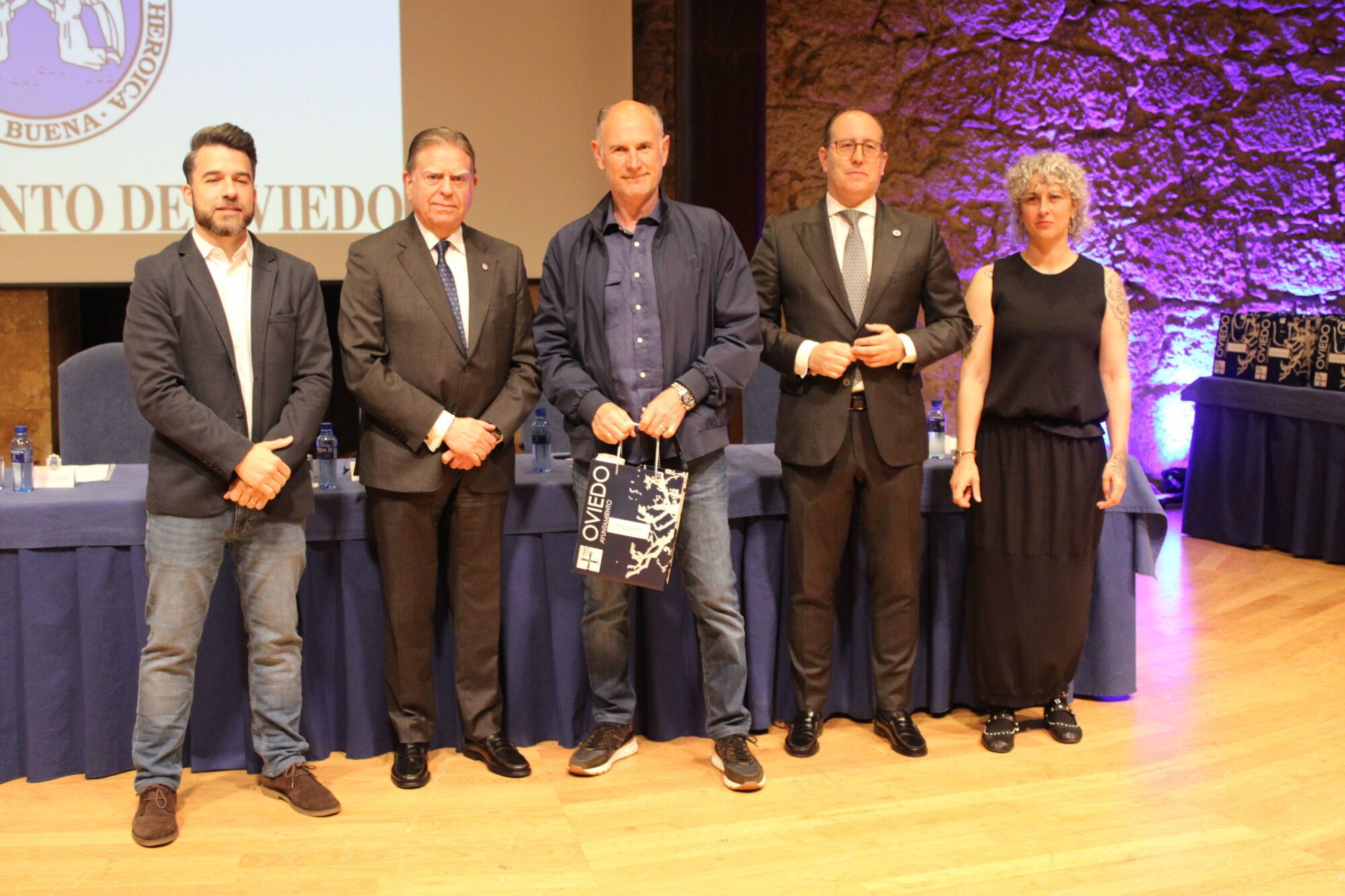 Acto institucional Santa Rita Hora: 11:00 Lugar: Oviedo, Sala de Cámara del Auditorio Príncipe Felipe Descripción: Homenaje a los trabajadores municipales jubilados y a quienes cumplen 25 y 40 años de servicio en el Ayuntamiento.