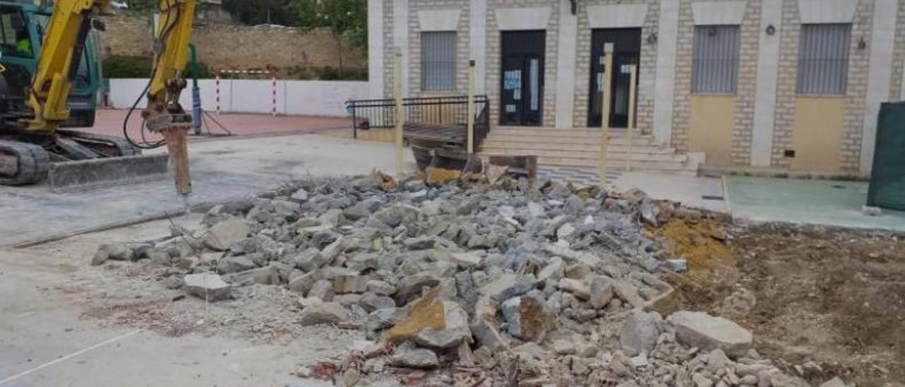 Las obras han arrancado por la construcción del nuevo aulario del colegio de Aigües.