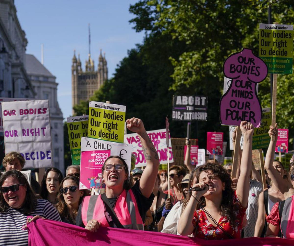El Parlament britànic despenalitza l’avortament de més de 24 setmanes