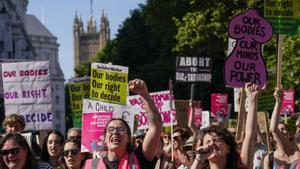 El Parlament britànic despenalitza l’avortament de més de 24 setmanes