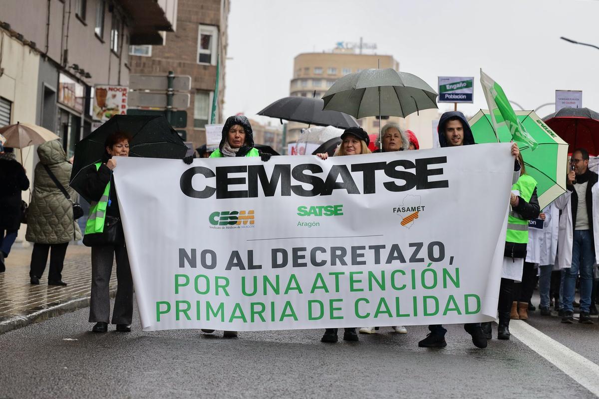 Protesta en la calle contra el 'decretazo' de Bancalero - El Periódico ...