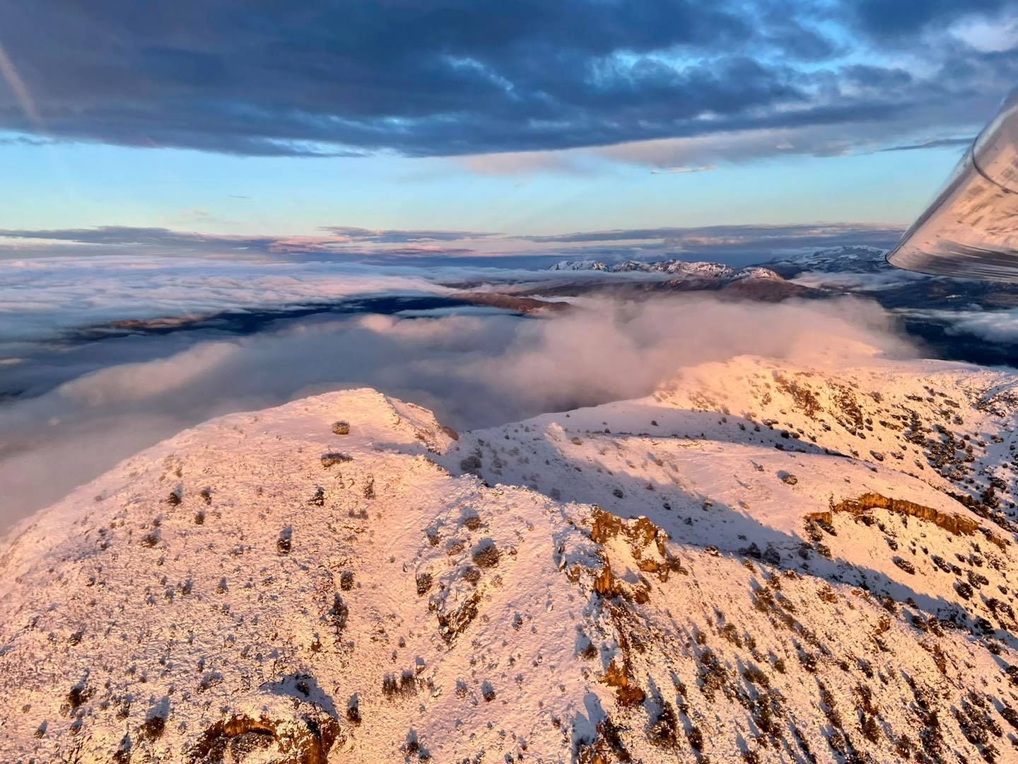 Las sierras de Mariola, Serrella y Aitana vuelven a vestirse de blanco para despedir al invierno