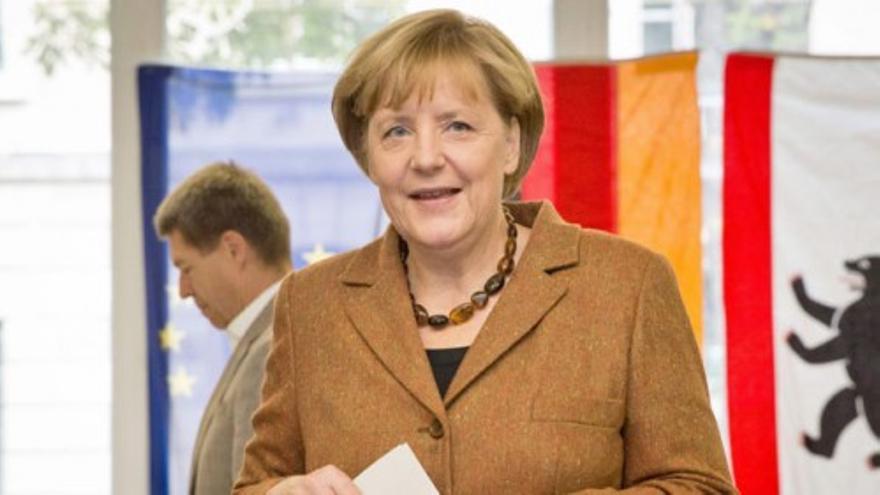 Merkel vota en las elecciones alemanas