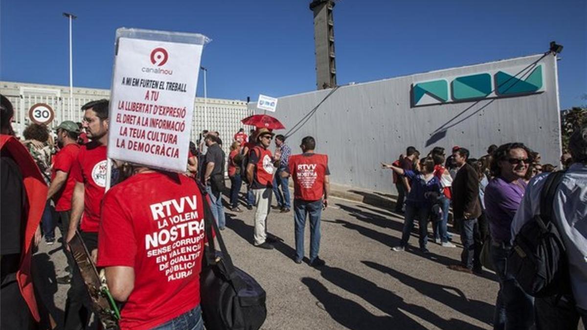 Protesta contra el cierre de RTVV tras la sentencia que anulaba el ERE
