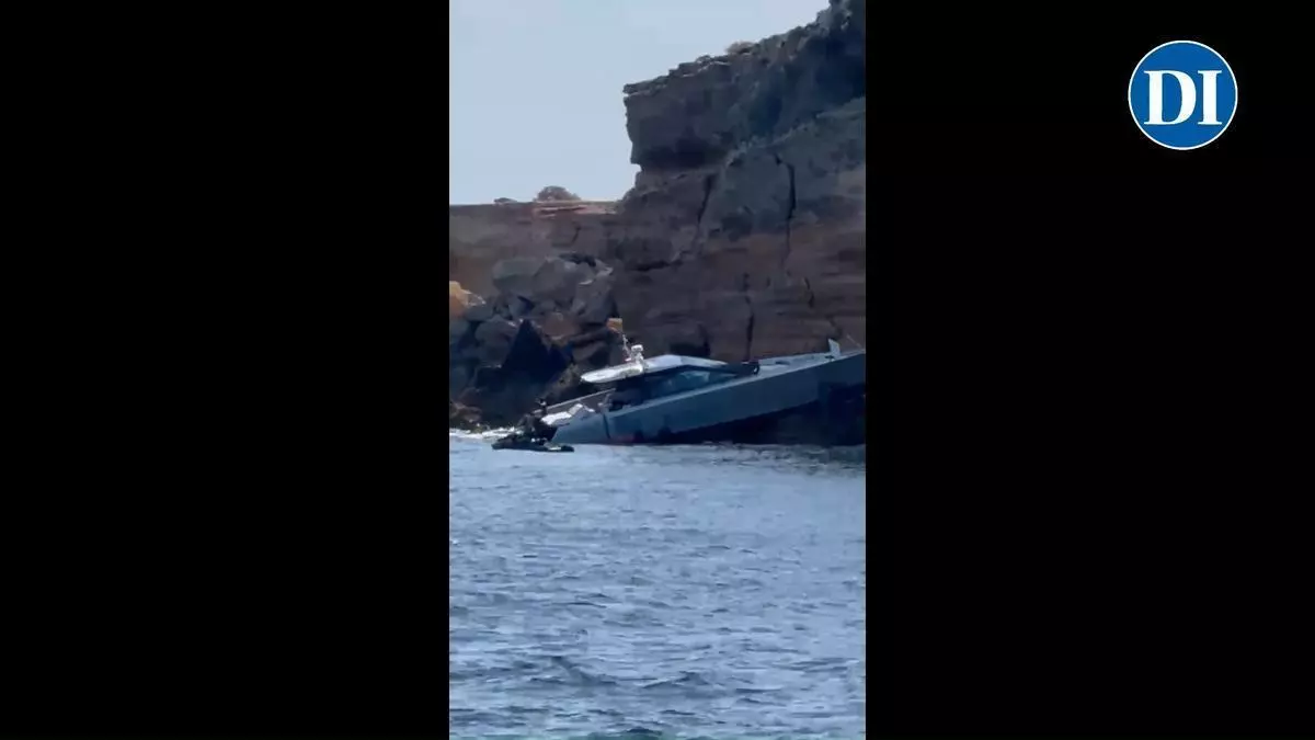 Un yate se estrella contra un acantilado en s'Espalmador