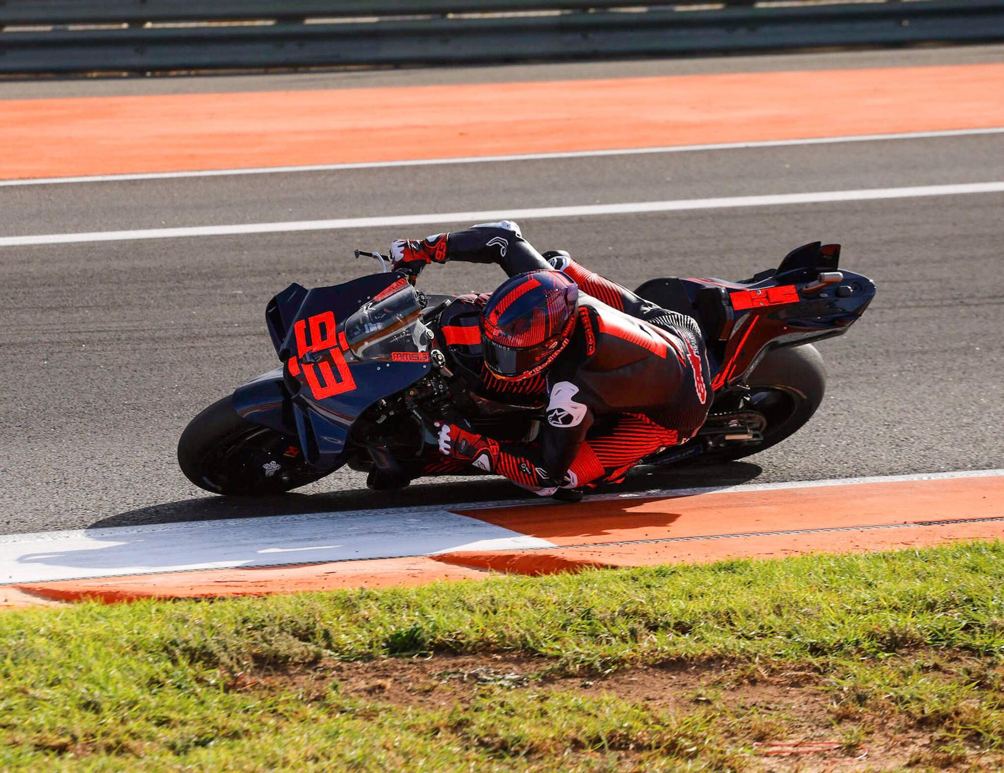 Primeras imágenes de Marc Márquez entrenando con la Ducati en Cheste