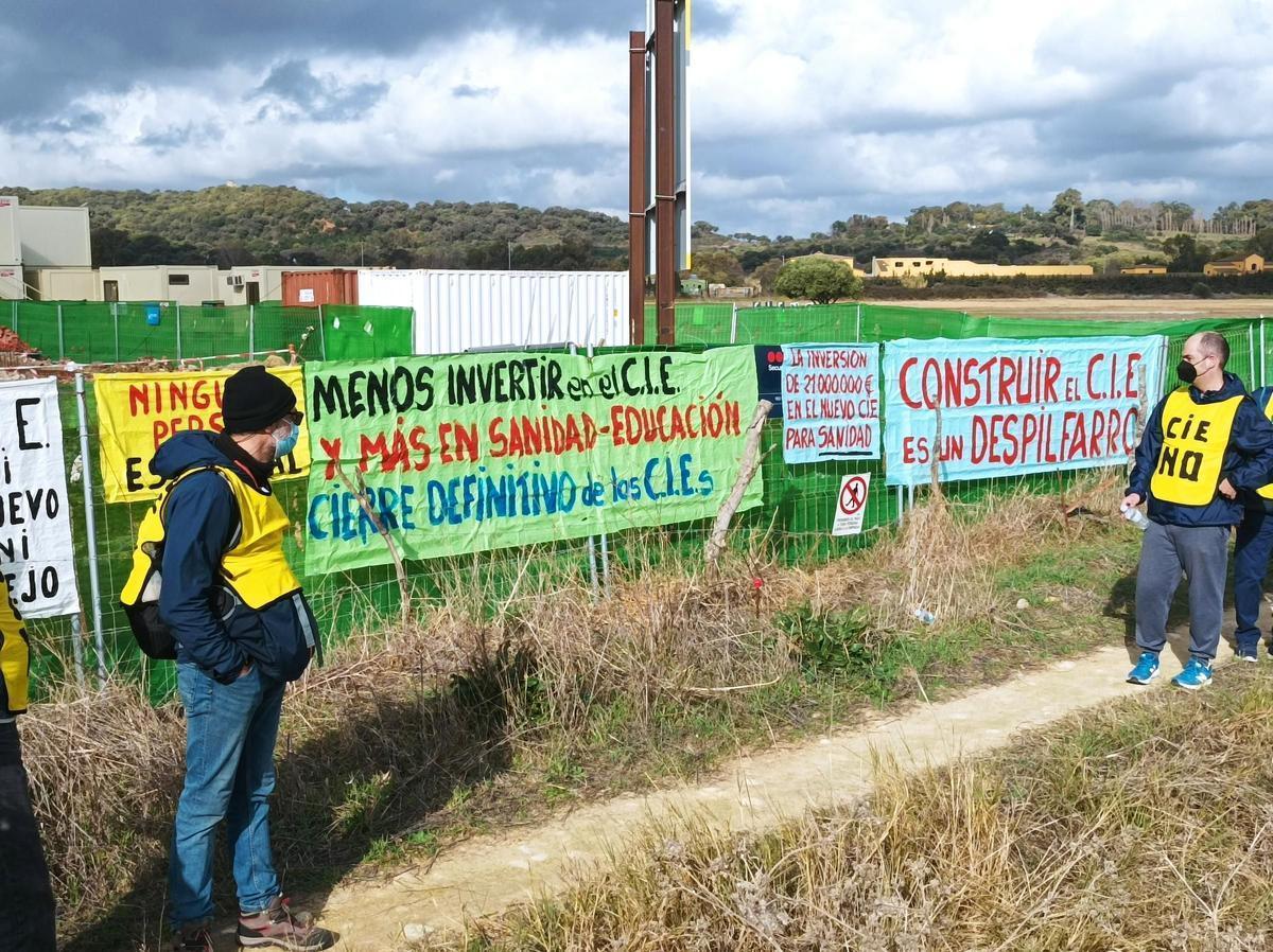 Protesta de organizaciones sociales por la apertura de un nuevo CIE de Algeciras.