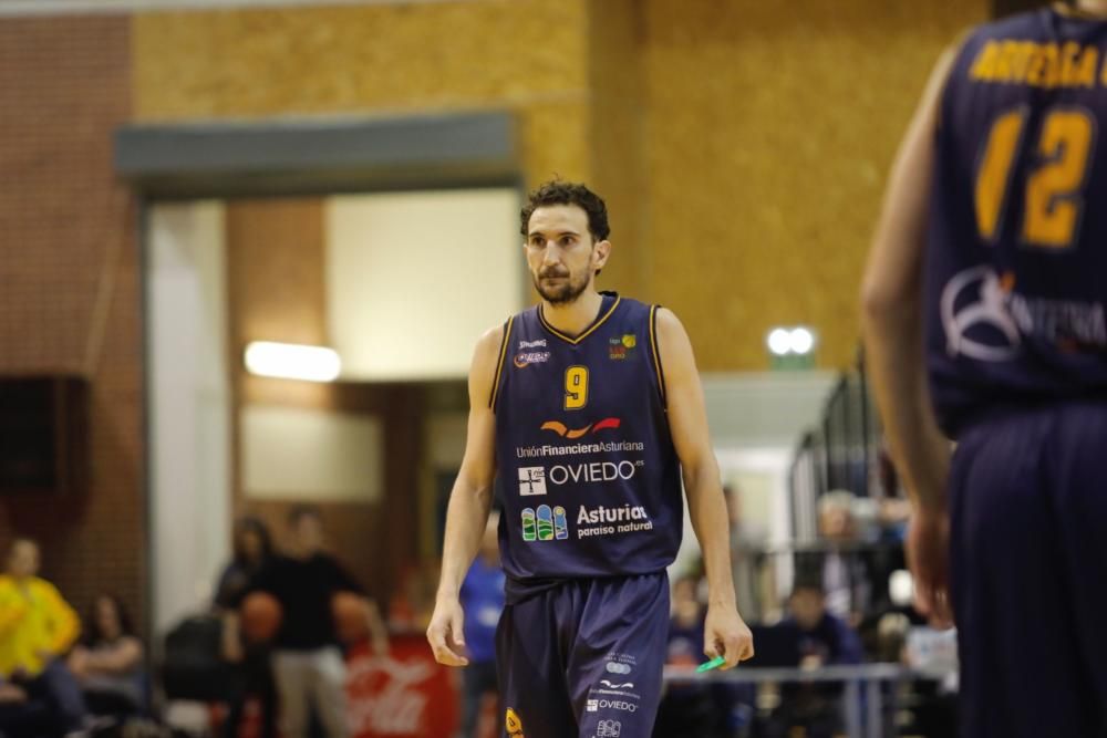 El partido entre el Oviedo Baloncesto y el Huesca, en imágenes