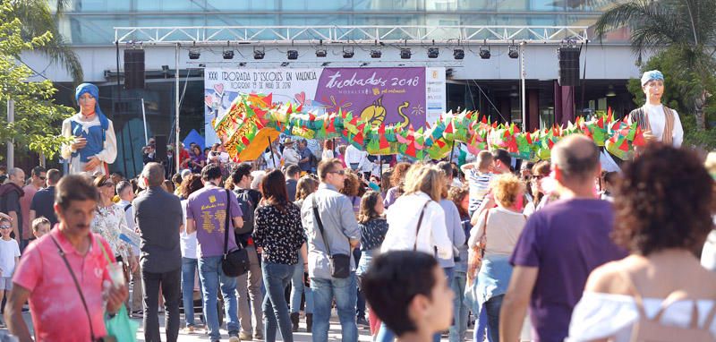 La 'festa del valencià' toma las calles de Torrent