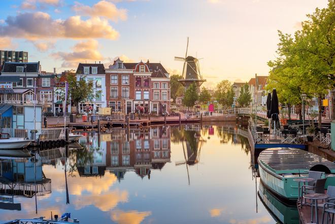 Leiden, típica ciudad holandesa con sus canales, sus tulipanes y... su magia.