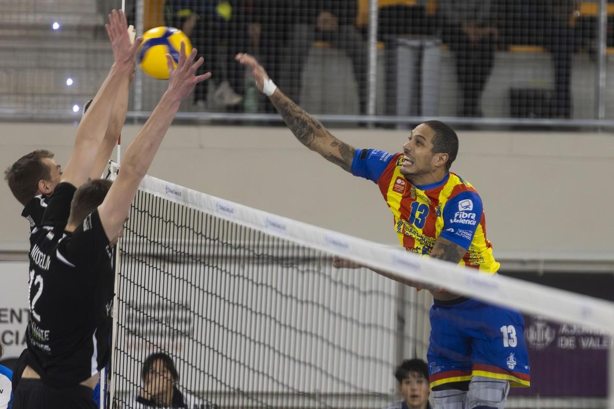 El Léleman Conqueridor hace historia y se mete en octavos de la CEV Challenge Cup El Léleman Conqueridor hace historia y se mete en octavos de la CEV Challenge Cup