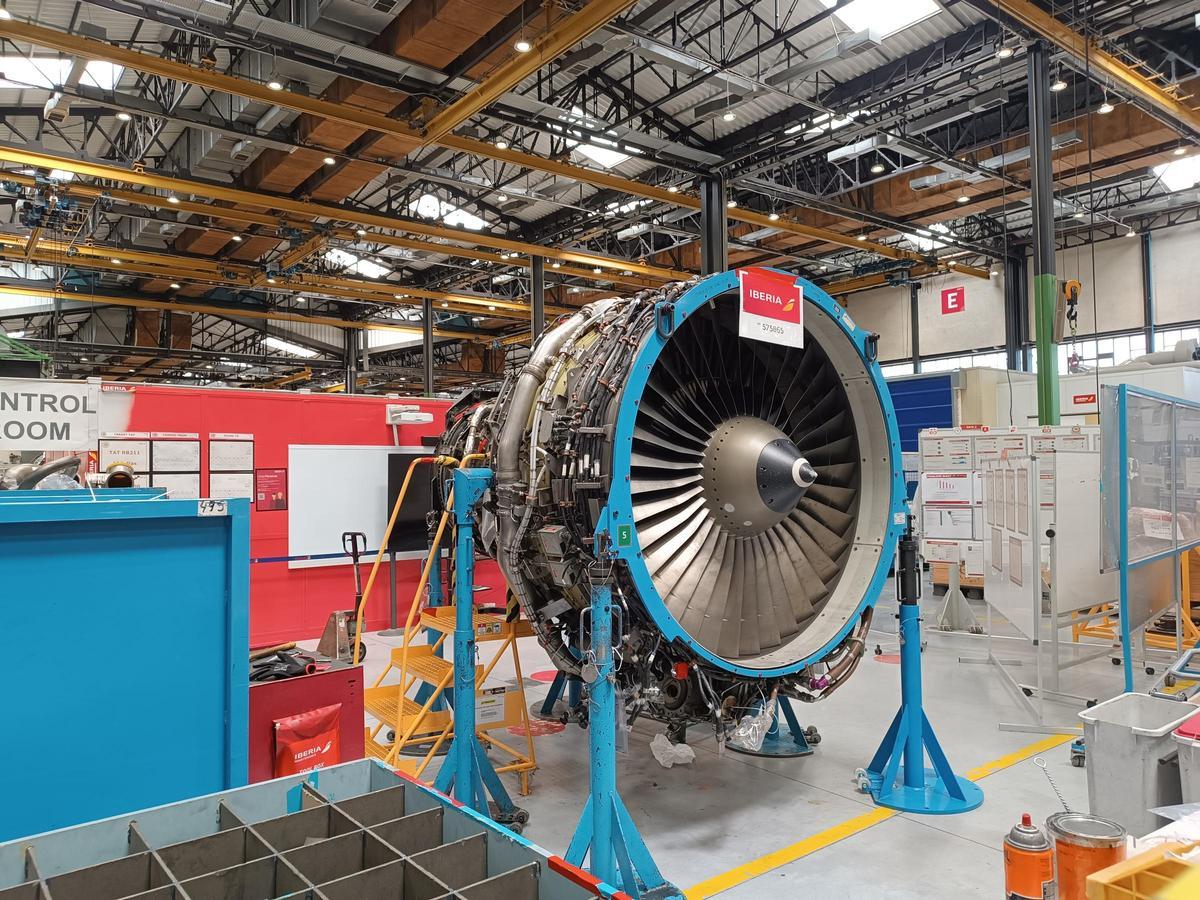 Un motor de Iberia, en reparación, en las instalaciones de motores de La Muñoza.