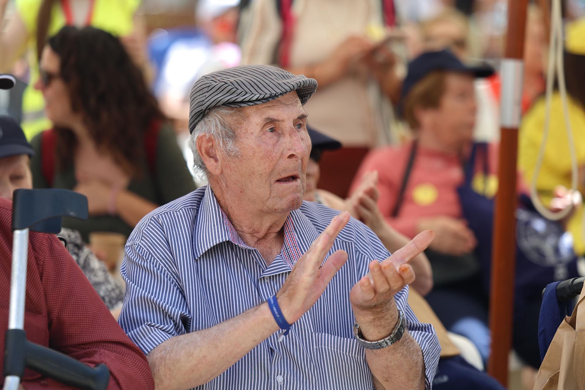 Los mayores visitan la feria Ibiza Medieval