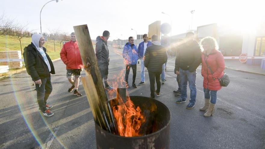 &quot;Los despidos no se negocian, se padecen&quot;, advierten los sindicatos de Alcoa