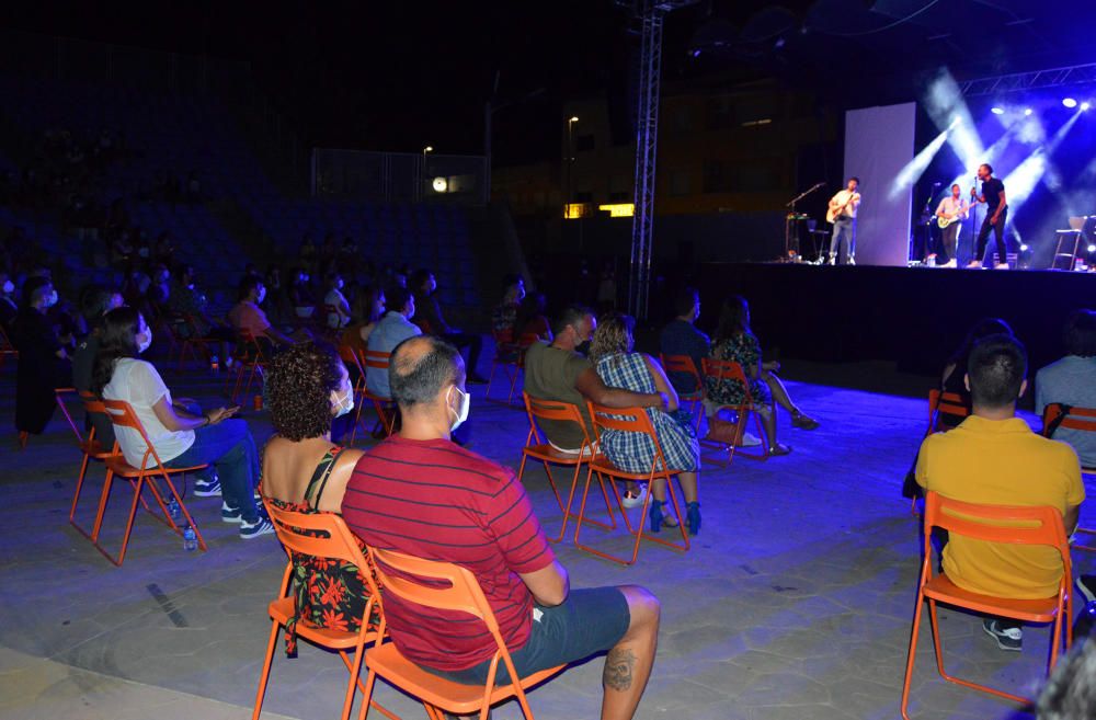 Las Torres de Cotillas disfruta de un concierto acústico de Miss Caffeina