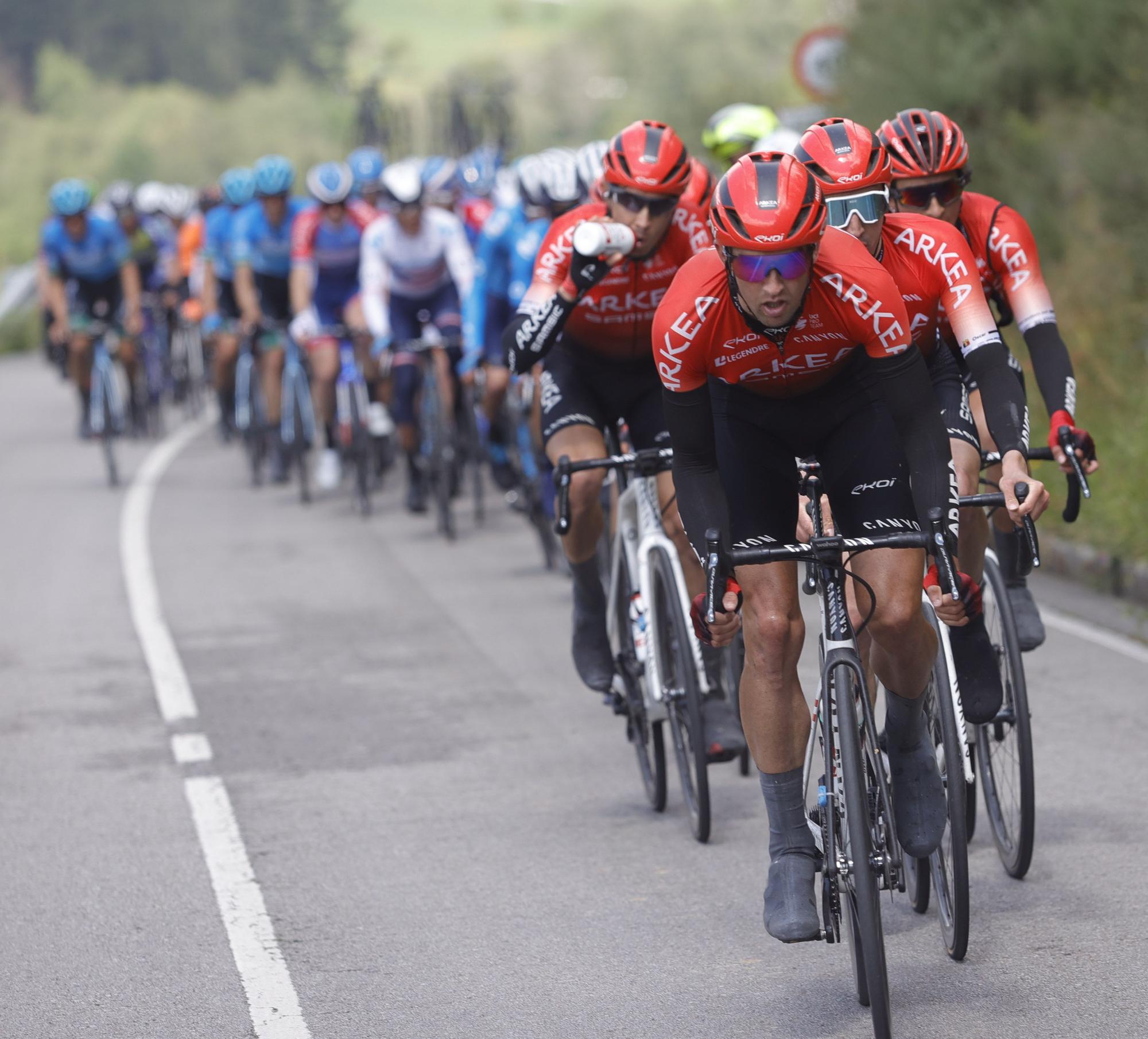 La segunda etapa de la Vuelta Ciclista a Asturias, en imágenes