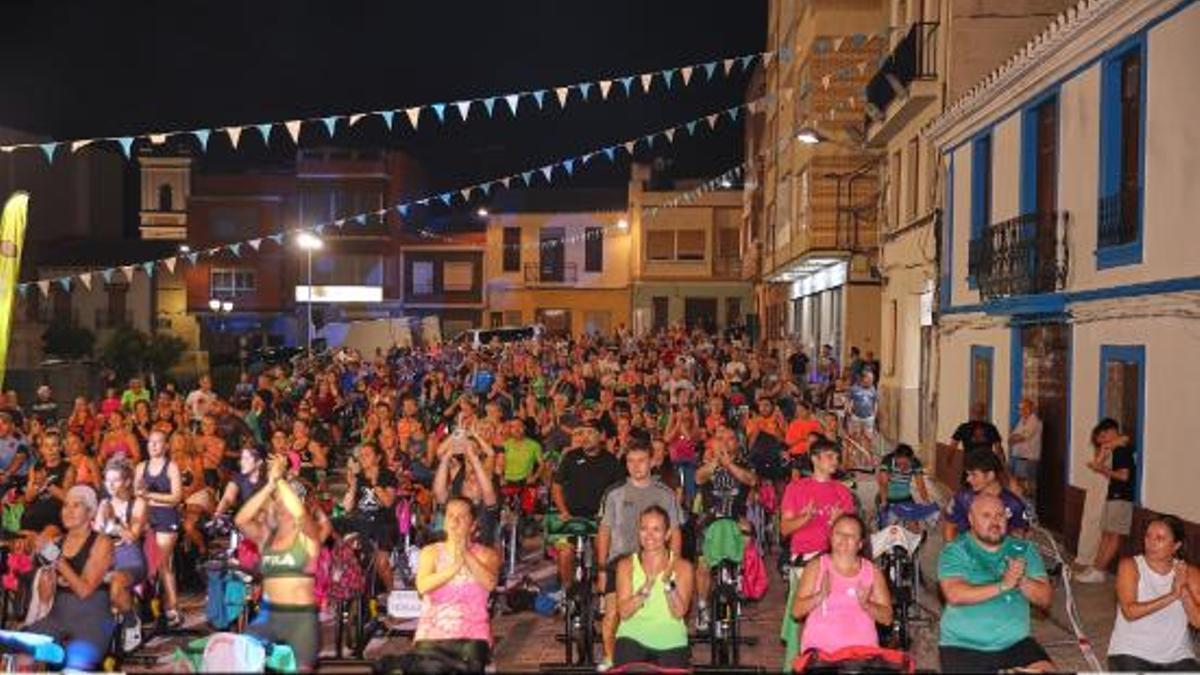 Foto de archivo del pedaleo en Gilet