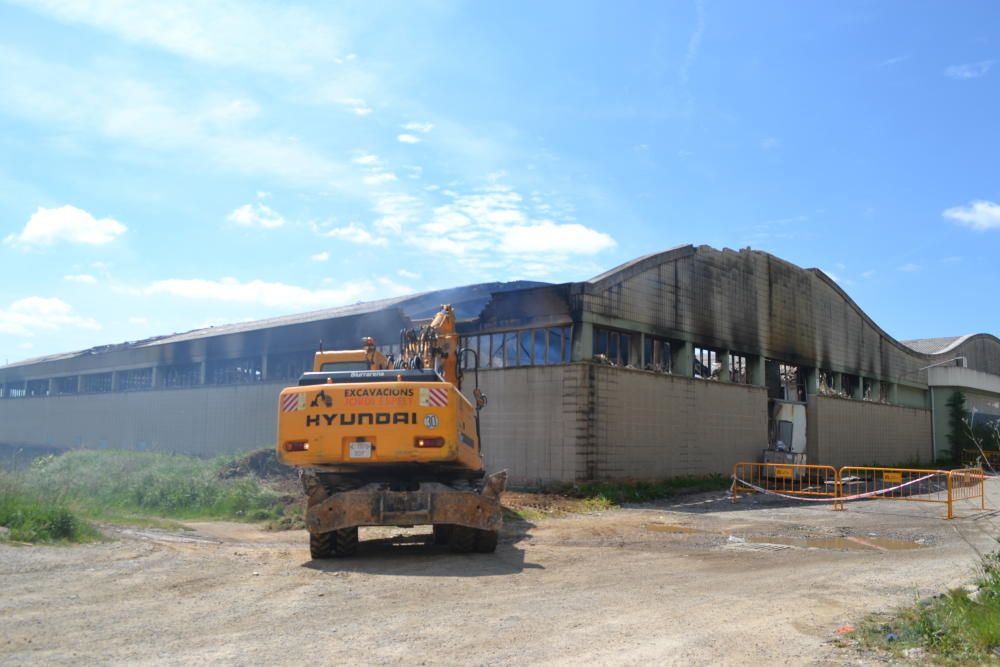 S'incendia una nau de la fàbrica tèxtil Fibresa d'Avià