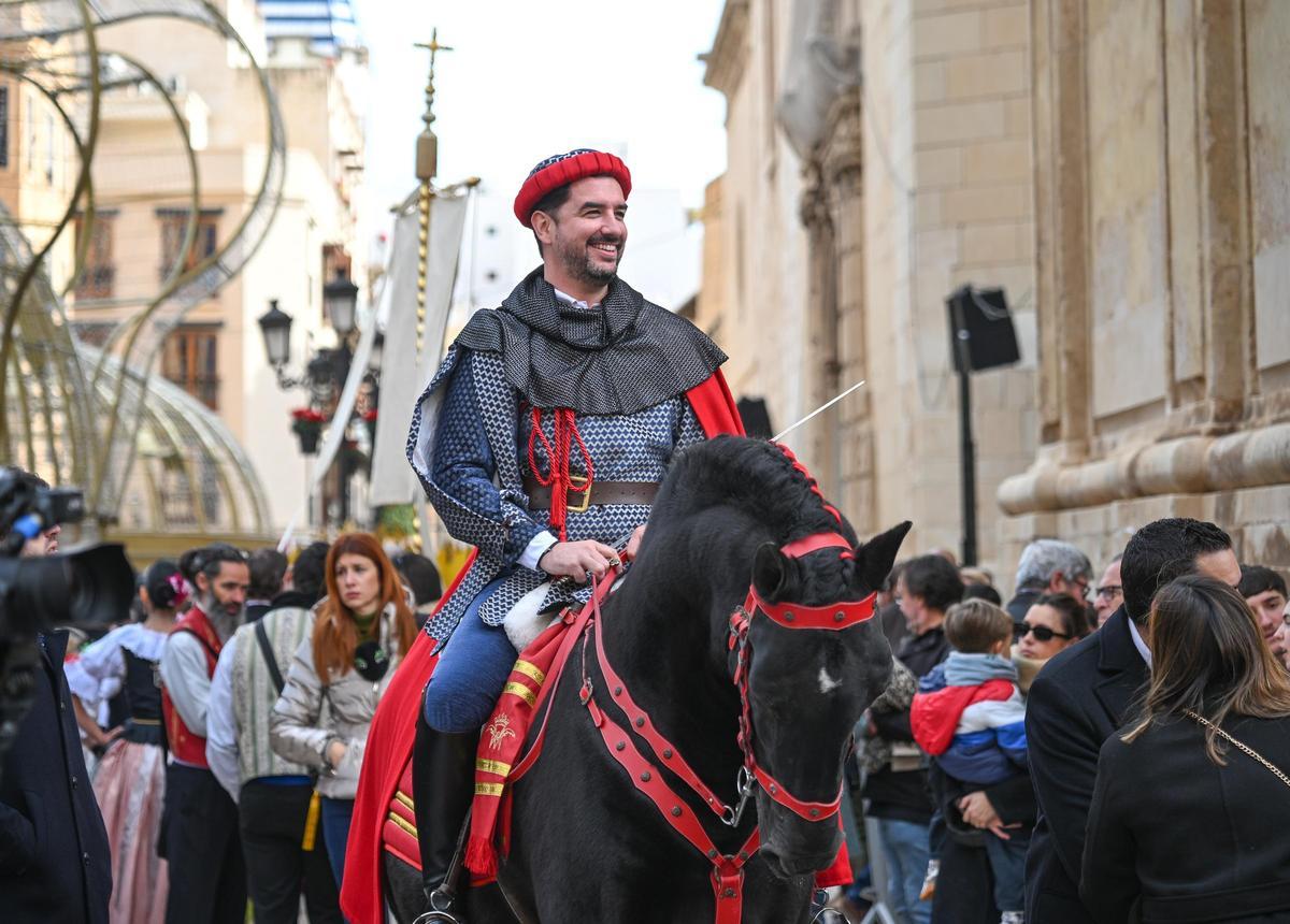 La procesión de la patrona de Elche en el 'Trono dels Angelets', en imágenes