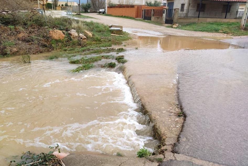 El río Túria se desborda a su paso por Ademuz