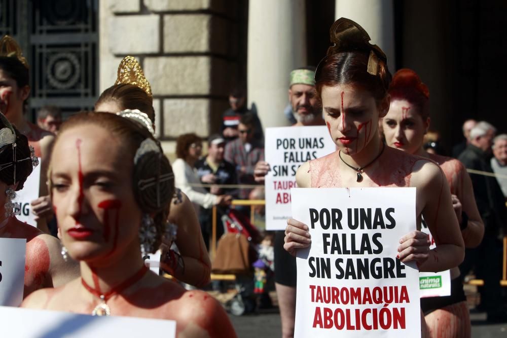 Manifestación y performance antitaurina en Valencia