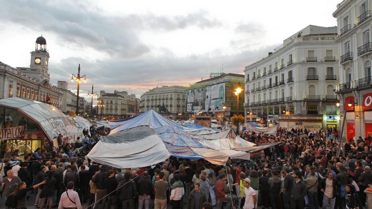 Acampada del movimiento 15M. Los 'indignados' celebran una asamblea en la Puerta del Sol el 7 de junio de 2011.