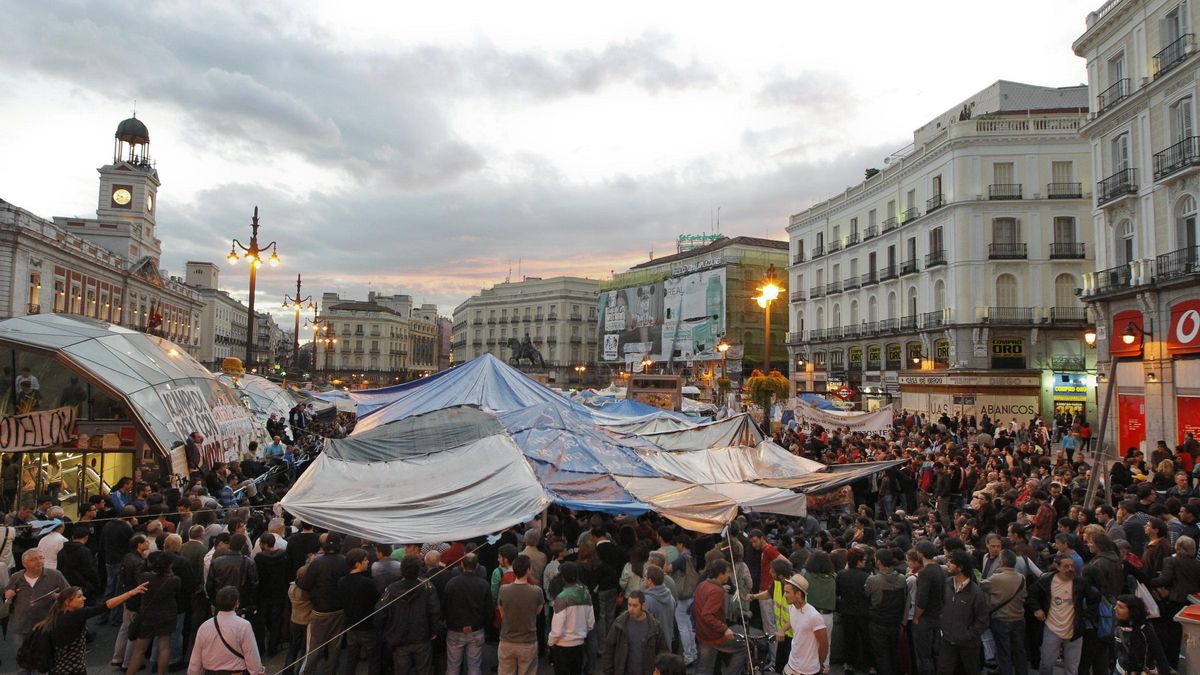 Acampada del movimiento 15M. Los 'indignados' celebran una asamblea en la Puerta del Sol el 7 de junio de 2011.